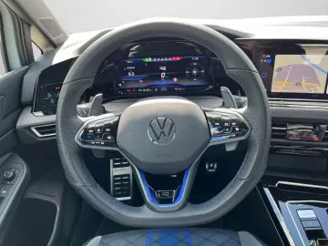 VW Golf VIII R 2.0 TSI DSG 4Motion SHZ NAVI ACC LED