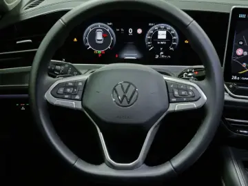 VW Passat Variant Business 2.0 TDI Leder RFK AHK DC
