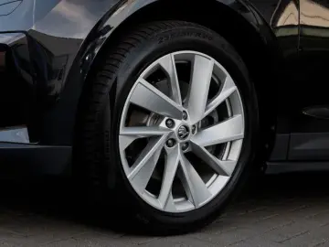 SKODA Enyaq iV 80x AHK Navi HeadUP Leder