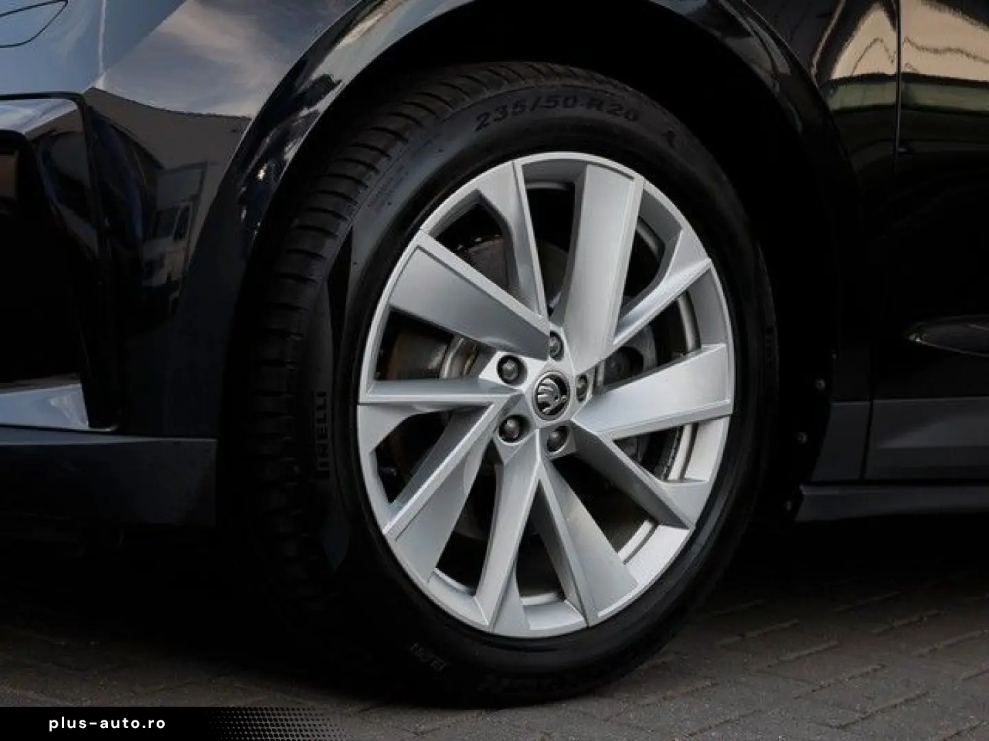 SKODA Enyaq iV 80x AHK Navi HeadUP Leder