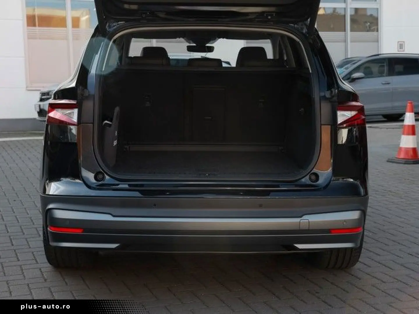 SKODA Enyaq iV 80x AHK Navi HeadUP Leder