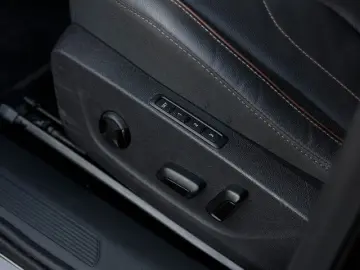 SKODA Enyaq iV 80x AHK Navi HeadUP Leder