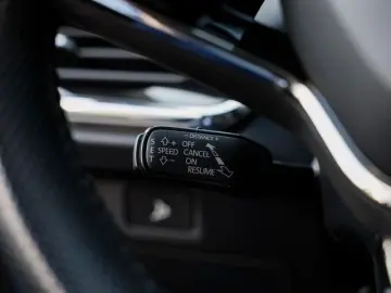 SKODA Enyaq iV 80x AHK Navi HeadUP Leder