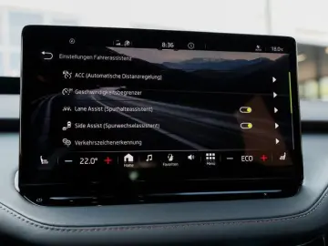 SKODA Enyaq iV 80x AHK Navi HeadUP Leder
