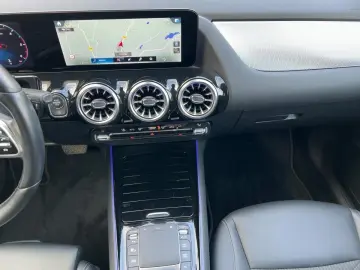 MERCEDES-BENZ GLA 200 d CarPlay Navi Autom. Klima LE…