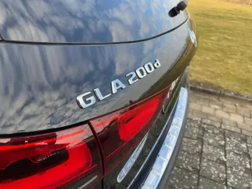 MERCEDES-BENZ GLA 200 d CarPlay Navi Autom. Klima LE…