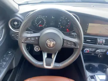 ALFA ROMEO Giulia Ti 2.0 280 PS NAVI ACC SHZ