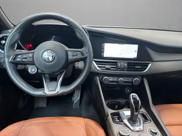 ALFA ROMEO Giulia Ti Q4 Kamera CarPlay Totwinkel Spurhalte