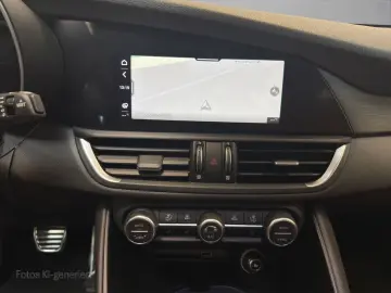 ALFA ROMEO Giulia Ti Q4 Kamera CarPlay Totwinkel Spurhalte