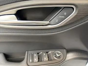 ALFA ROMEO Giulia Ti Q4 Kamera CarPlay Totwinkel Spurhalte