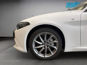 ALFA ROMEO Giulia Ti Q4 Kamera CarPlay Totwinkel Spurhalte