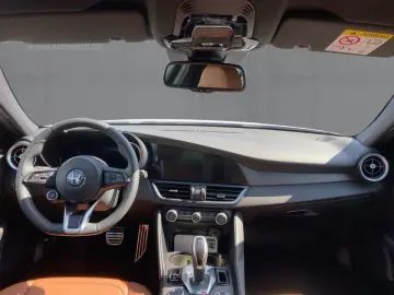 ALFA ROMEO Giulia Ti 2.2 Diesel 16V 210PS AT8 Q4
