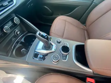 ALFA ROMEO Stelvio 2.0 Turbo Q4 AT8 TI Garantie bis 03 2027