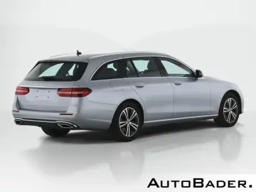 MERCEDES-BENZ E 220 d T AVANTGARDE MBUX Park-Spur-Sp…