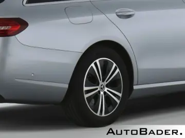 MERCEDES-BENZ E 220 d T AVANTGARDE MBUX Park-Spur-Sp…
