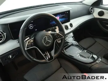 MERCEDES-BENZ E 220 d T AVANTGARDE MBUX Park-Spur-Sp…
