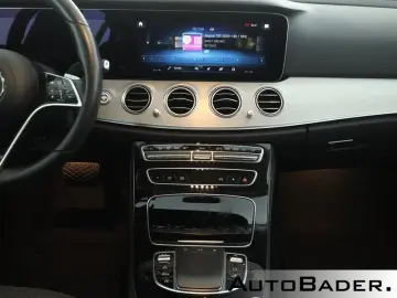MERCEDES-BENZ E 220 d T AVANTGARDE MBUX Park-Spur-Sp…