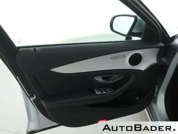 MERCEDES-BENZ E 220 d T AVANTGARDE MBUX Park-Spur-Sp…