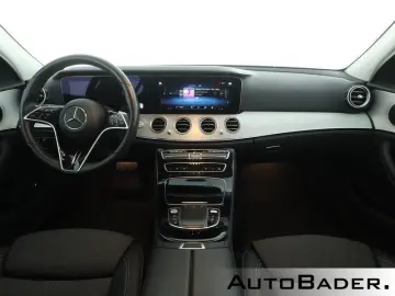 MERCEDES-BENZ E 220 d T AVANTGARDE MBUX Park-Spur-Sp…