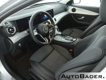 MERCEDES-BENZ E 220 d T AVANTGARDE MBUX Park-Spur-Sp…