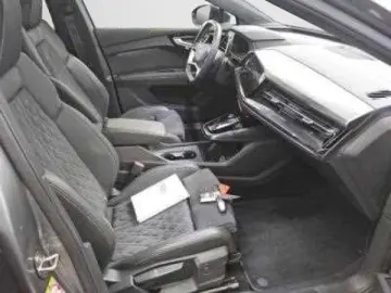 AUDI Q4 40 e-tron 2x S line SOH 100% PANO AHK NAVI B&