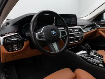 BMW 520d Panorama Kamera DAB HiFi AHK M Sport Alarm