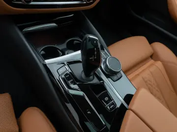 BMW 520d Panorama Kamera DAB HiFi AHK M Sport Alarm