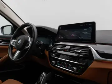 BMW 520d Panorama Kamera DAB HiFi AHK M Sport Alarm