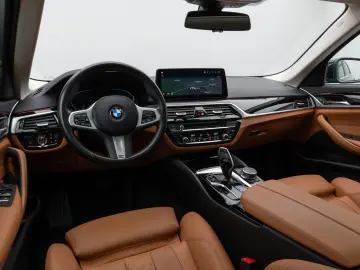 BMW 520d Panorama Kamera DAB HiFi AHK M Sport Alarm