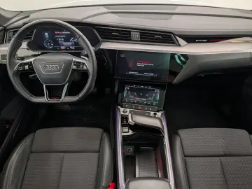 AUDI e-tron 55 quattro S line 95kWh Matrix Navi Sound