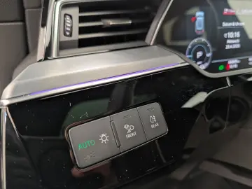 AUDI e-tron 55 quattro S line 95kWh Matrix Navi Sound