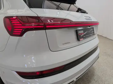 AUDI e-tron 55 quattro S line 95kWh Matrix Navi Sound