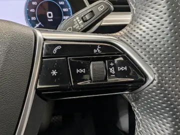 AUDI e-tron 55 quattro S line 95kWh Matrix Navi Sound