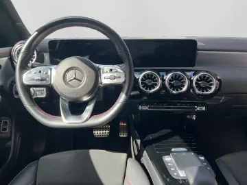 MERCEDES-BENZ CLA 200 Coupé AMG NIGHT LED AMBI TEMP SHZ KAM