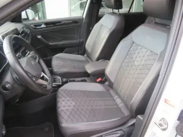 VW T-ROC R-Line 2.0 TDI DSG 4-MOTION Fahrschulausst