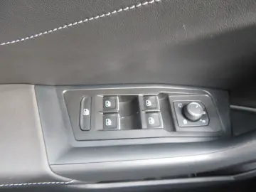 VW T-ROC R-Line 2.0 TDI DSG 4-MOTION Fahrschulausst