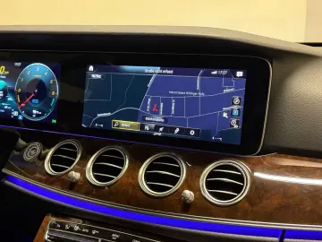MERCEDES-BENZ E 300 de Avantgarde 4Matic 1.HAND MWST…