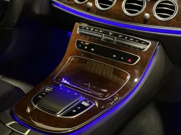 MERCEDES-BENZ E 300 de Avantgarde 4Matic 1.HAND MWST…