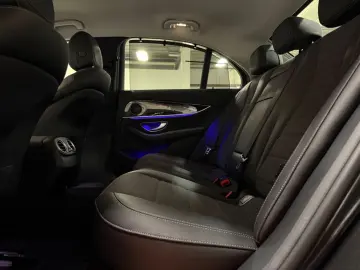 MERCEDES-BENZ E 300 de Avantgarde 4Matic 1.HAND MWST…