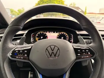 VW Arteon SB R 4M AHK Pano Matrix ACC Navi HUD 360
