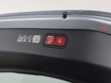 MERCEDES-BENZ C 220 d T AMG Digital Light Night MBUX…