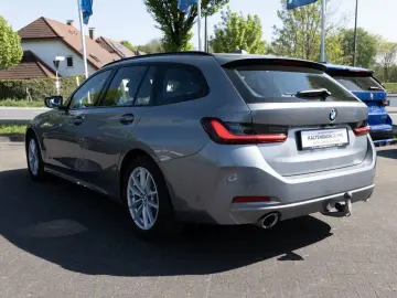 BMW 330d Touring xDrive FACEL. AHK HUD LED ACC NAVI