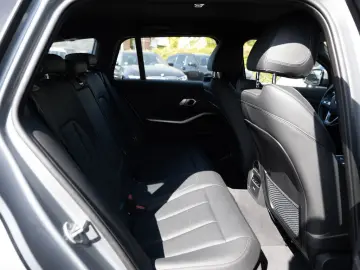 BMW 330d Touring xDrive FACEL. AHK HUD LED ACC NAVI