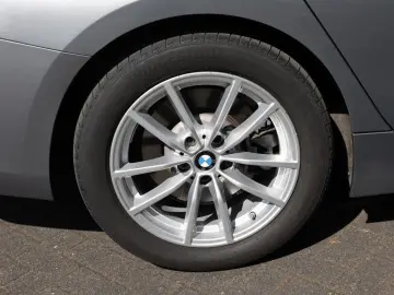 BMW 330d Touring xDrive FACEL. AHK HUD LED ACC NAVI