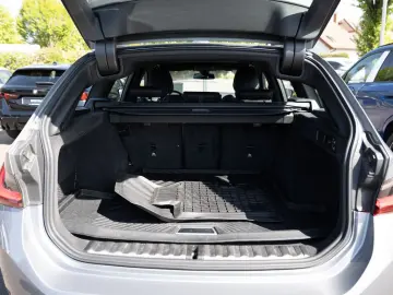 BMW 330d Touring xDrive FACEL. AHK HUD LED ACC NAVI