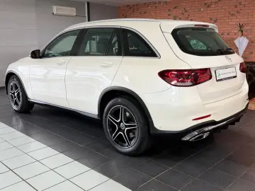 MERCEDES-BENZ GLC 220 d 4M AMG LINE MBUX SHZ NAVI AP…