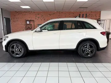 MERCEDES-BENZ GLC 220 d 4M AMG LINE MBUX SHZ NAVI AP…