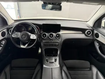 MERCEDES-BENZ GLC 220 d 4M AMG LINE MBUX SHZ NAVI AP…