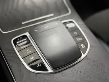 MERCEDES-BENZ GLC 220 d 4M AMG LINE MBUX SHZ NAVI AP…
