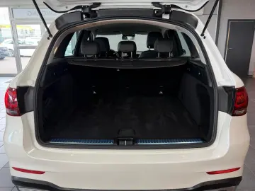 MERCEDES-BENZ GLC 220 d 4M AMG LINE MBUX SHZ NAVI AP…